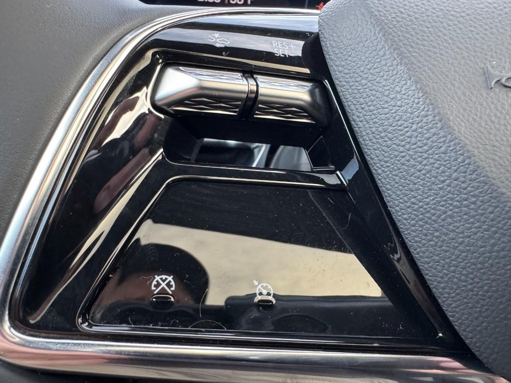 Cadillac LYRIQ Vehicle Full-screen Gallery Image 16