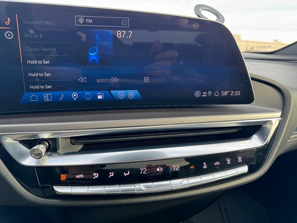 Cadillac LYRIQ Vehicle Full-screen Gallery Image 18