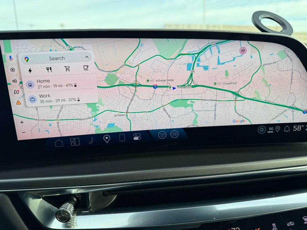 Cadillac LYRIQ Vehicle Full-screen Gallery Image 19