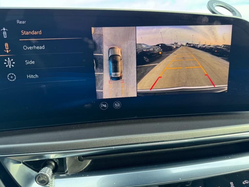 Cadillac LYRIQ Vehicle Full-screen Gallery Image 20