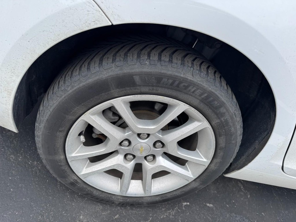 Chevrolet Malibu Vehicle Full-screen Gallery Image 04