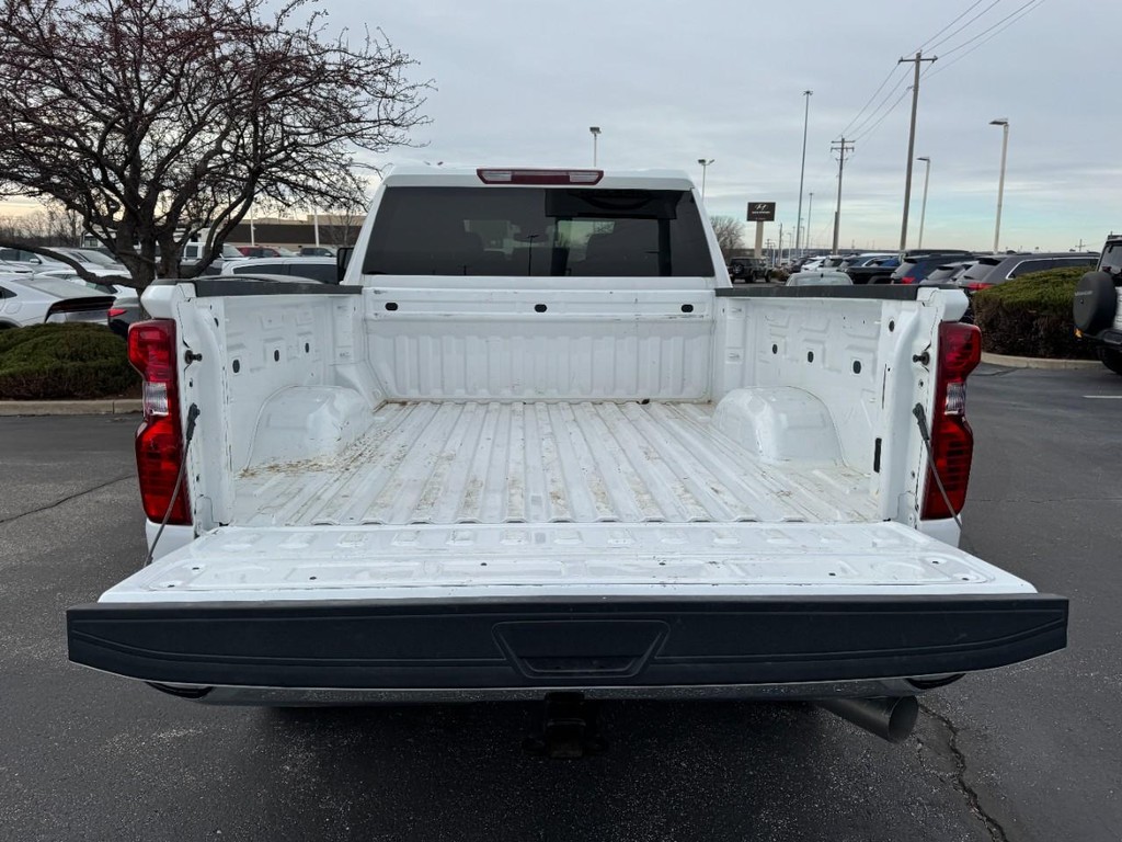 Chevrolet Silverado 2500HD Vehicle Full-screen Gallery Image 06