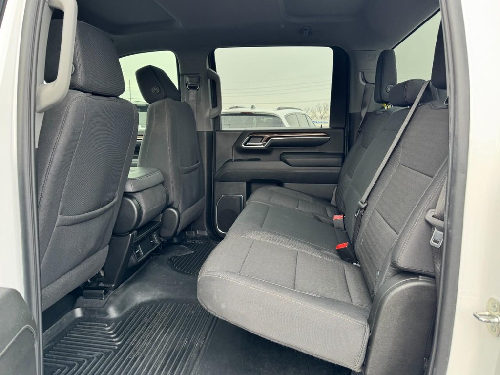 Chevrolet Silverado 2500HD Vehicle Full-screen Gallery Image 10