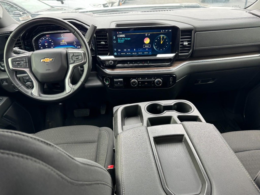 Chevrolet Silverado 2500HD Vehicle Full-screen Gallery Image 11