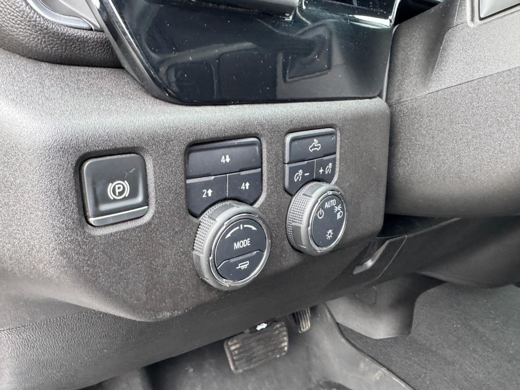 Chevrolet Silverado 2500HD Vehicle Full-screen Gallery Image 16