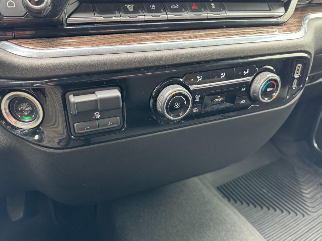 Chevrolet Silverado 2500HD Vehicle Full-screen Gallery Image 19