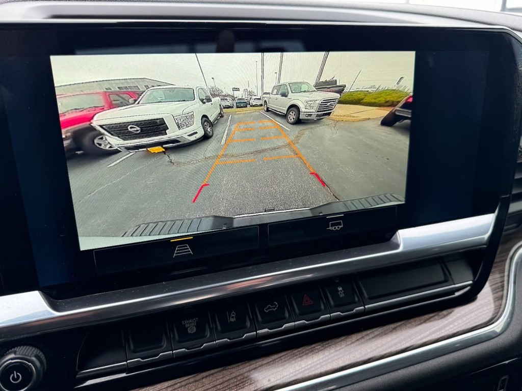 Chevrolet Silverado 2500HD Vehicle Full-screen Gallery Image 22