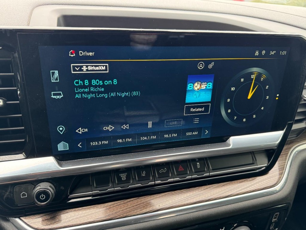 Chevrolet Silverado 2500HD Vehicle Full-screen Gallery Image 24