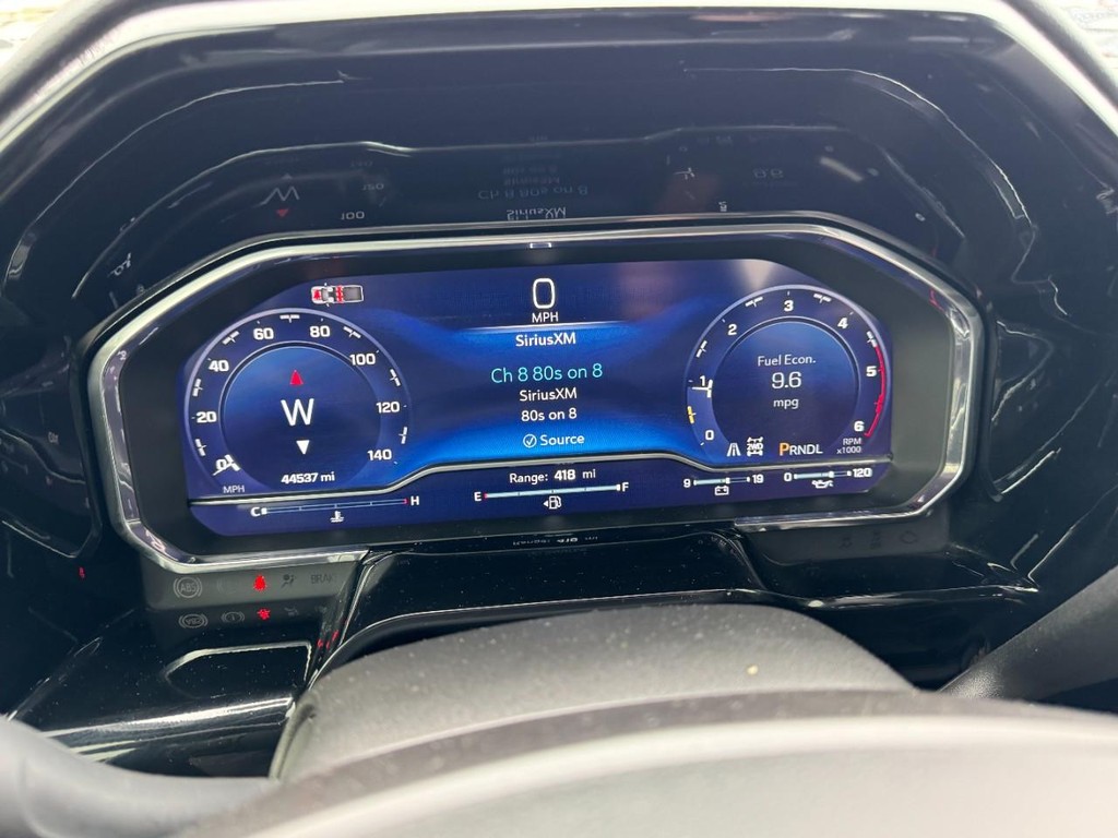 Chevrolet Silverado 2500HD Vehicle Full-screen Gallery Image 25