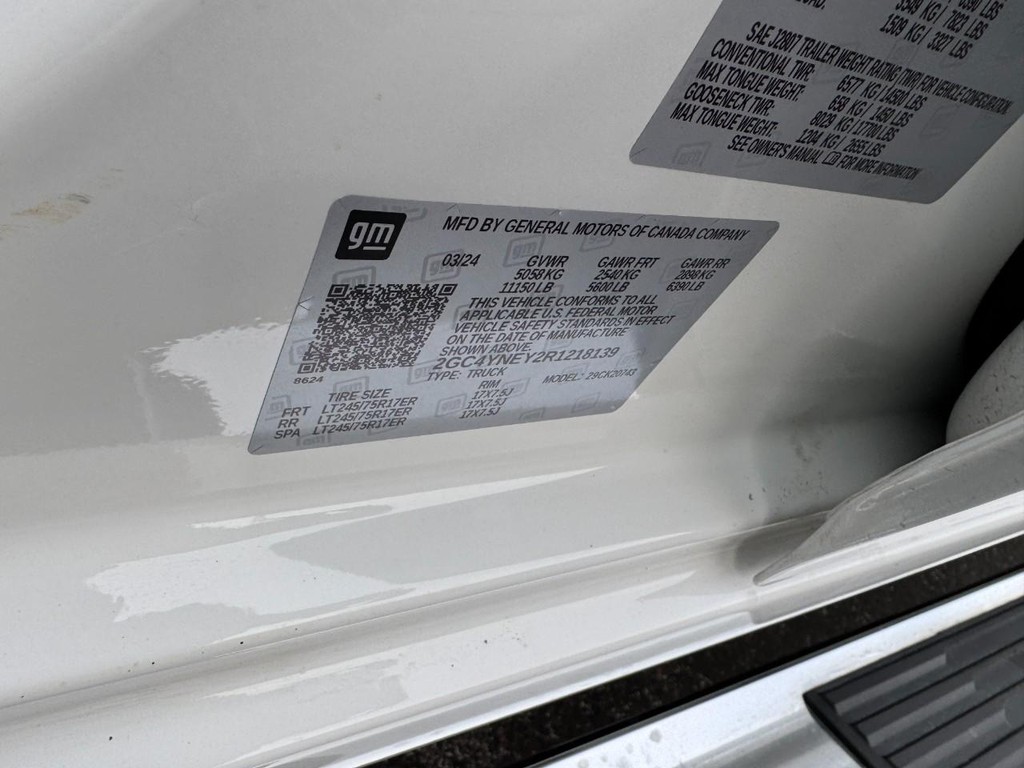 Chevrolet Silverado 2500HD Vehicle Full-screen Gallery Image 26