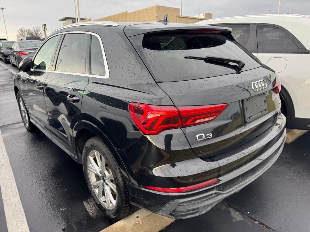 Audi Q3 Vehicle Full-screen Gallery Image 04