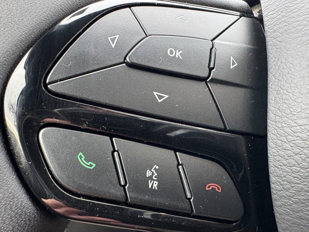 Chrysler Pacifica Vehicle Full-screen Gallery Image 18