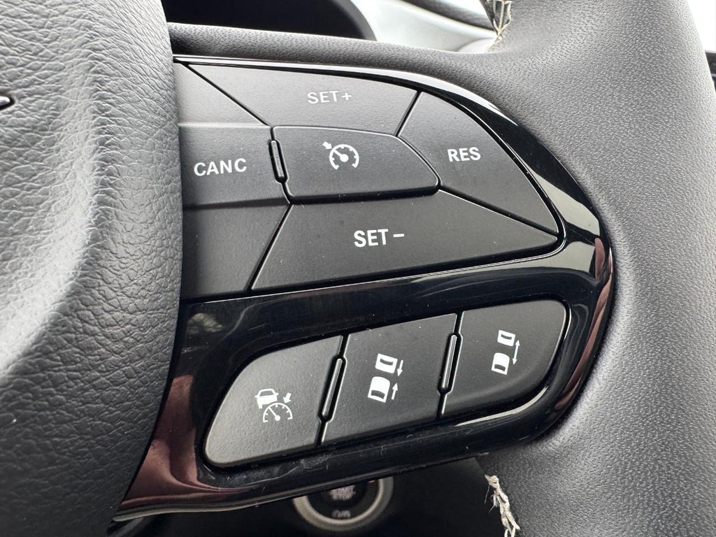 Chrysler Pacifica Vehicle Full-screen Gallery Image 19