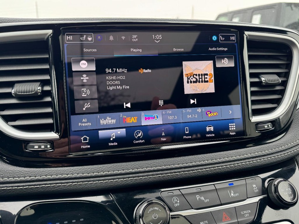 Chrysler Pacifica Vehicle Full-screen Gallery Image 21