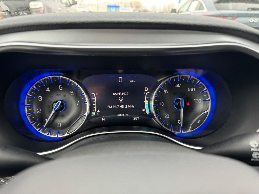 Chrysler Pacifica Vehicle Full-screen Gallery Image 25