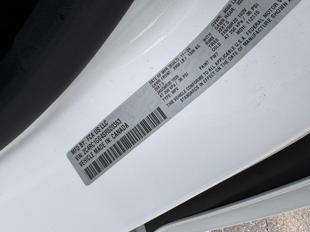 Chrysler Pacifica Vehicle Full-screen Gallery Image 26