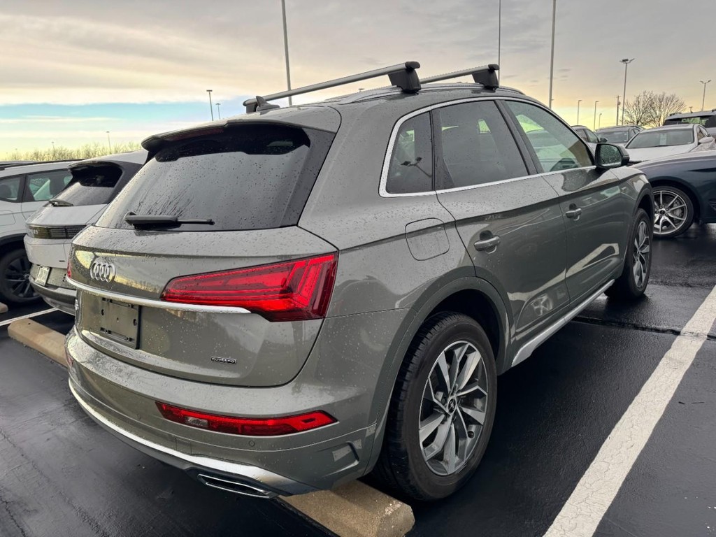 Audi Q5 Vehicle Full-screen Gallery Image 02