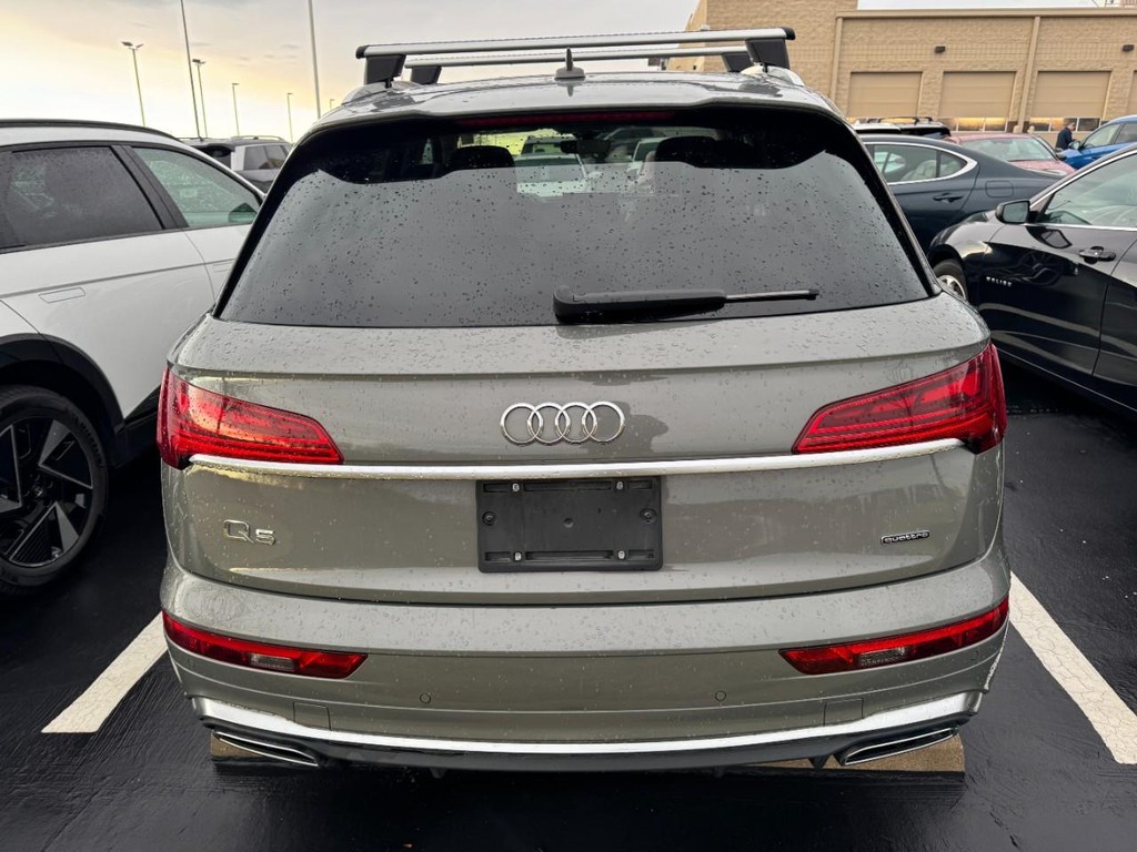 Audi Q5 Vehicle Full-screen Gallery Image 03