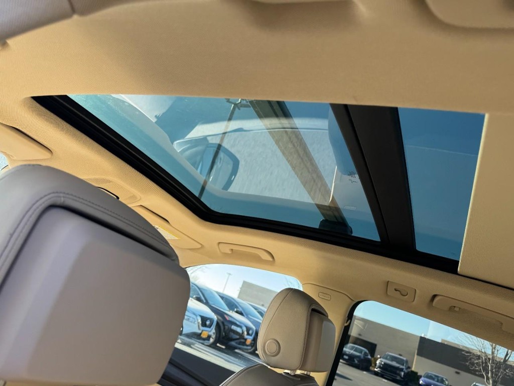 Audi Q5 Vehicle Full-screen Gallery Image 11