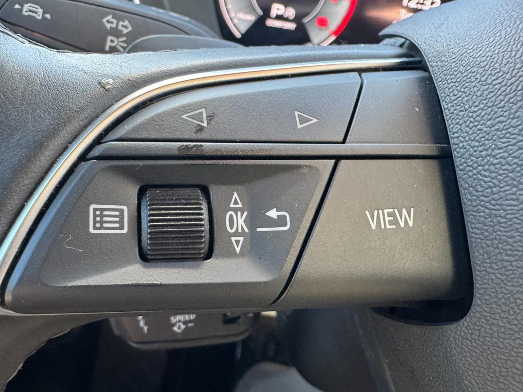 Audi Q5 Vehicle Full-screen Gallery Image 17