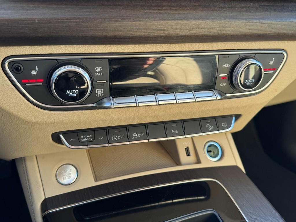 Audi Q5 Vehicle Full-screen Gallery Image 19