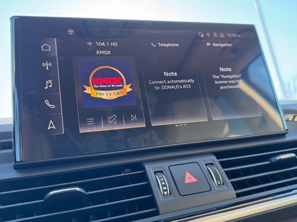 Audi Q5 Vehicle Full-screen Gallery Image 20