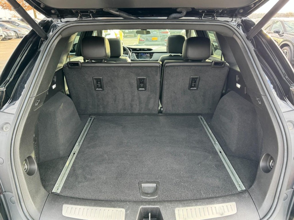 Cadillac XT5 Vehicle Full-screen Gallery Image 06