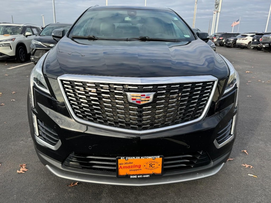 Cadillac XT5 Vehicle Full-screen Gallery Image 09