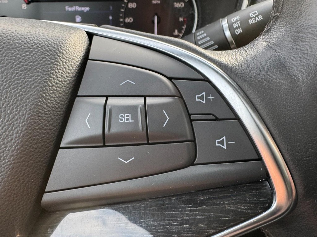 Cadillac XT5 Vehicle Full-screen Gallery Image 18