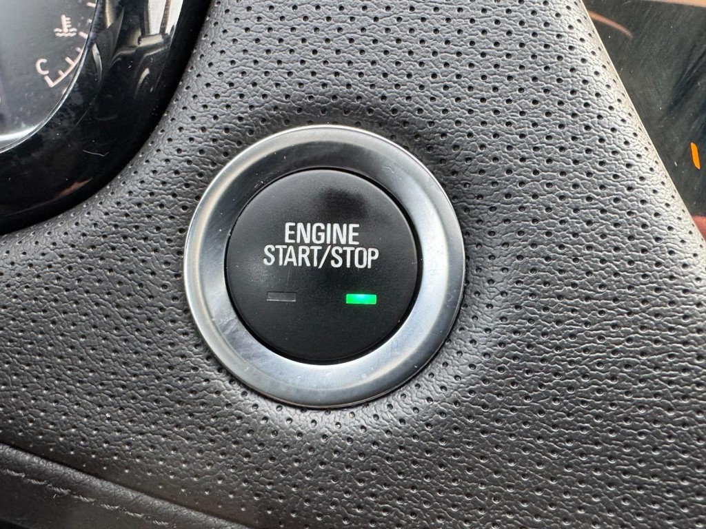 Cadillac XT5 Vehicle Full-screen Gallery Image 23