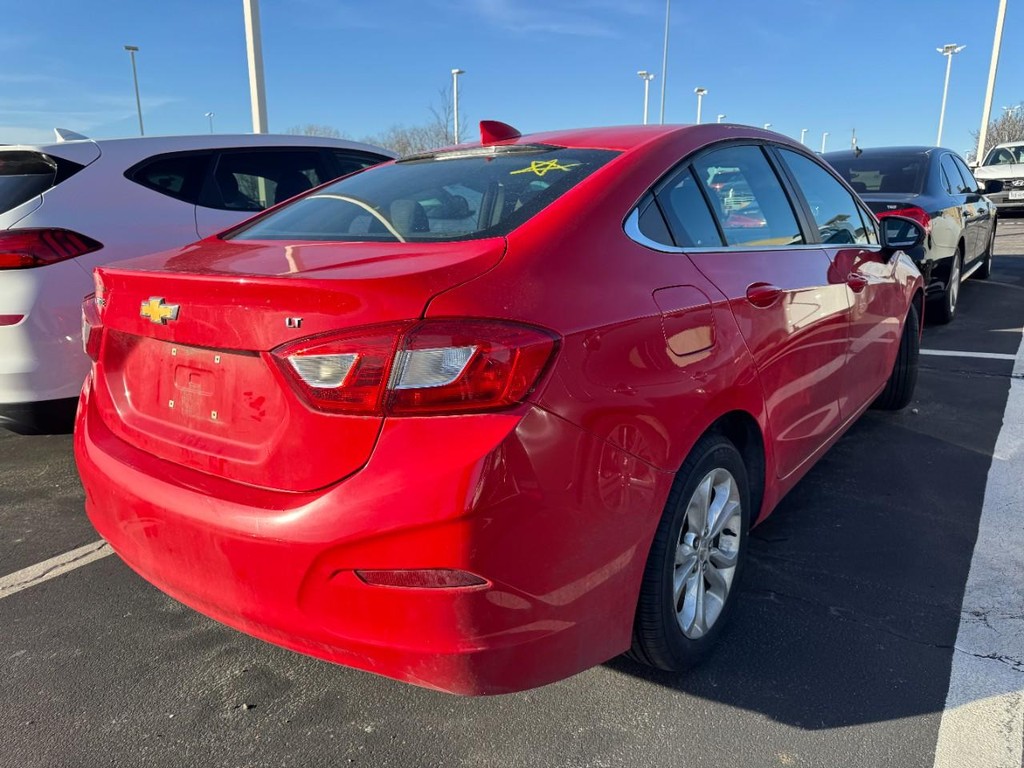 Chevrolet Cruze Vehicle Full-screen Gallery Image 02