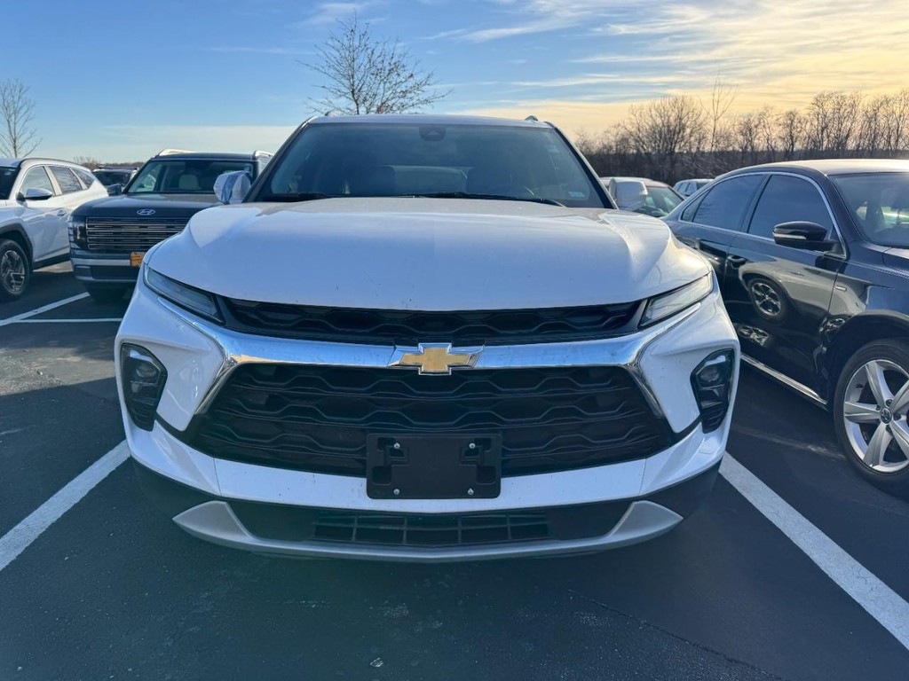 Chevrolet Blazer Vehicle Full-screen Gallery Image 02