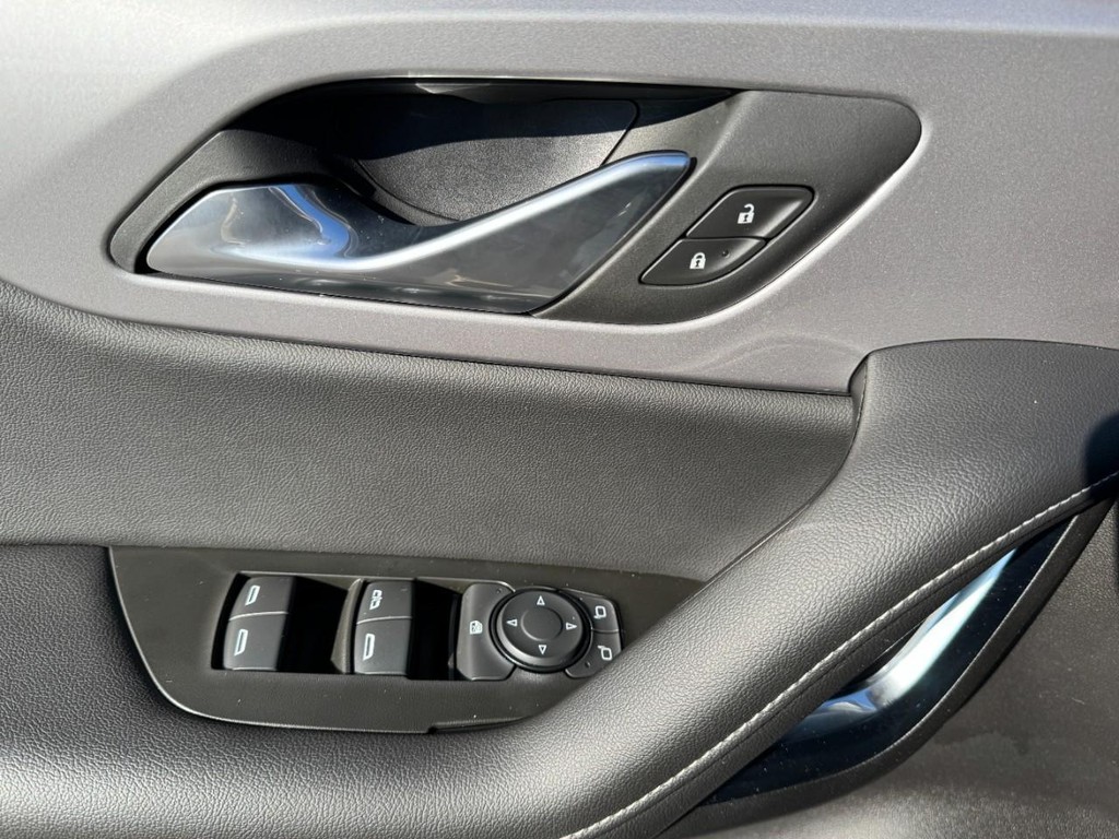 Chevrolet Blazer Vehicle Full-screen Gallery Image 15