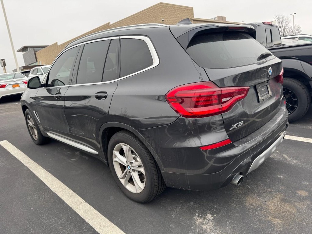 BMW X3 Vehicle Full-screen Gallery Image 03