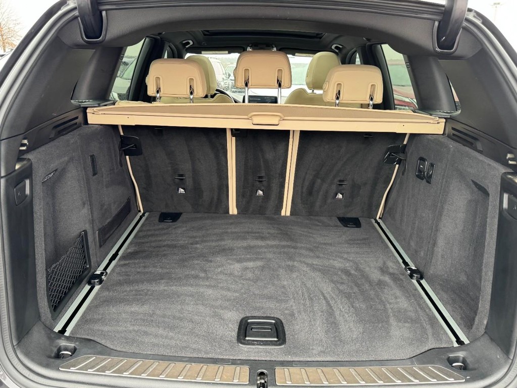 BMW X3 Vehicle Full-screen Gallery Image 06