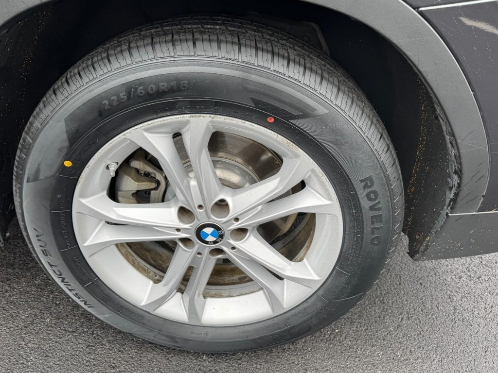 BMW X3 Vehicle Full-screen Gallery Image 07