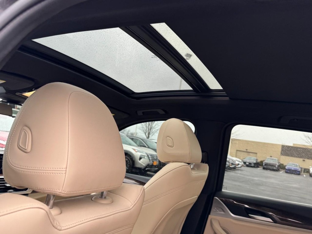 BMW X3 Vehicle Full-screen Gallery Image 11