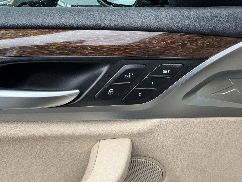 BMW X3 Vehicle Full-screen Gallery Image 17