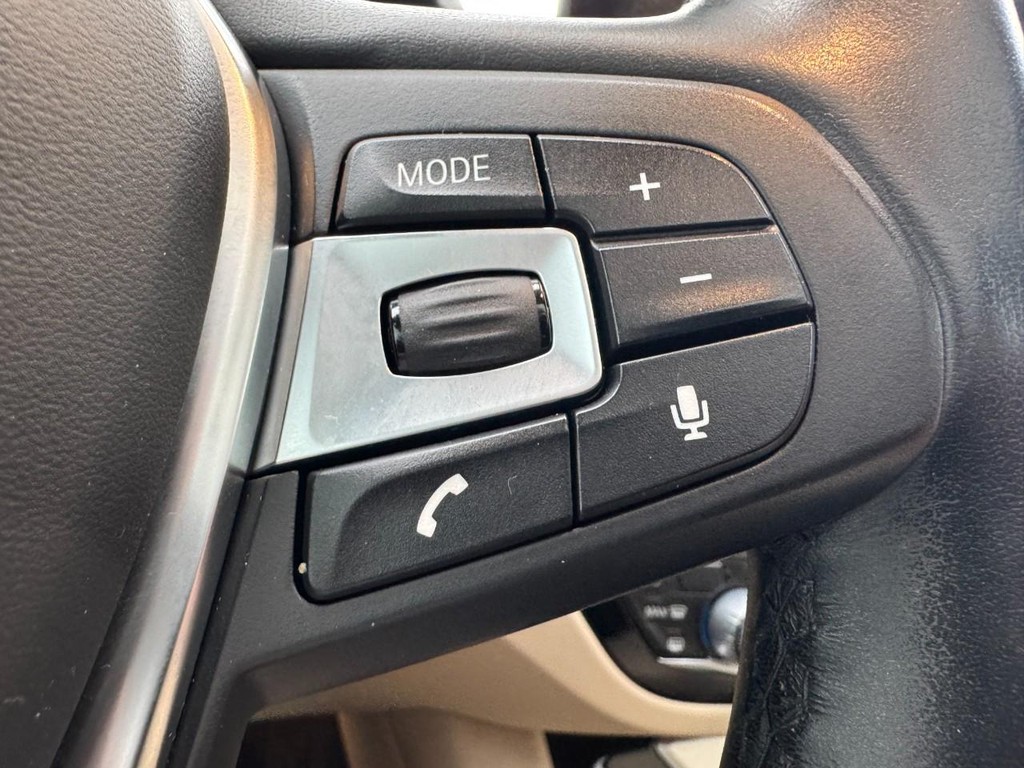 BMW X3 Vehicle Full-screen Gallery Image 19