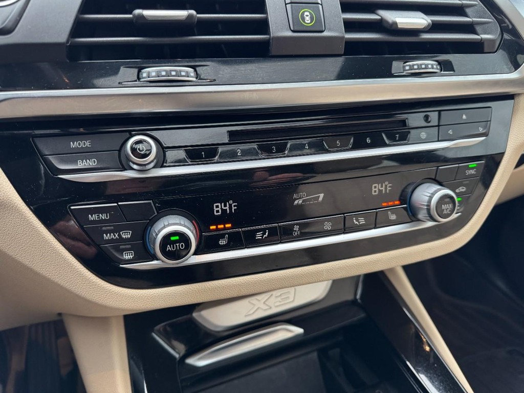 BMW X3 Vehicle Full-screen Gallery Image 20