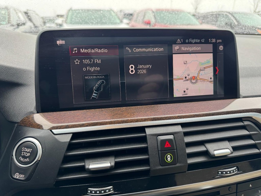 BMW X3 Vehicle Full-screen Gallery Image 21