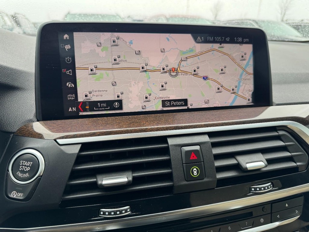 BMW X3 Vehicle Full-screen Gallery Image 22