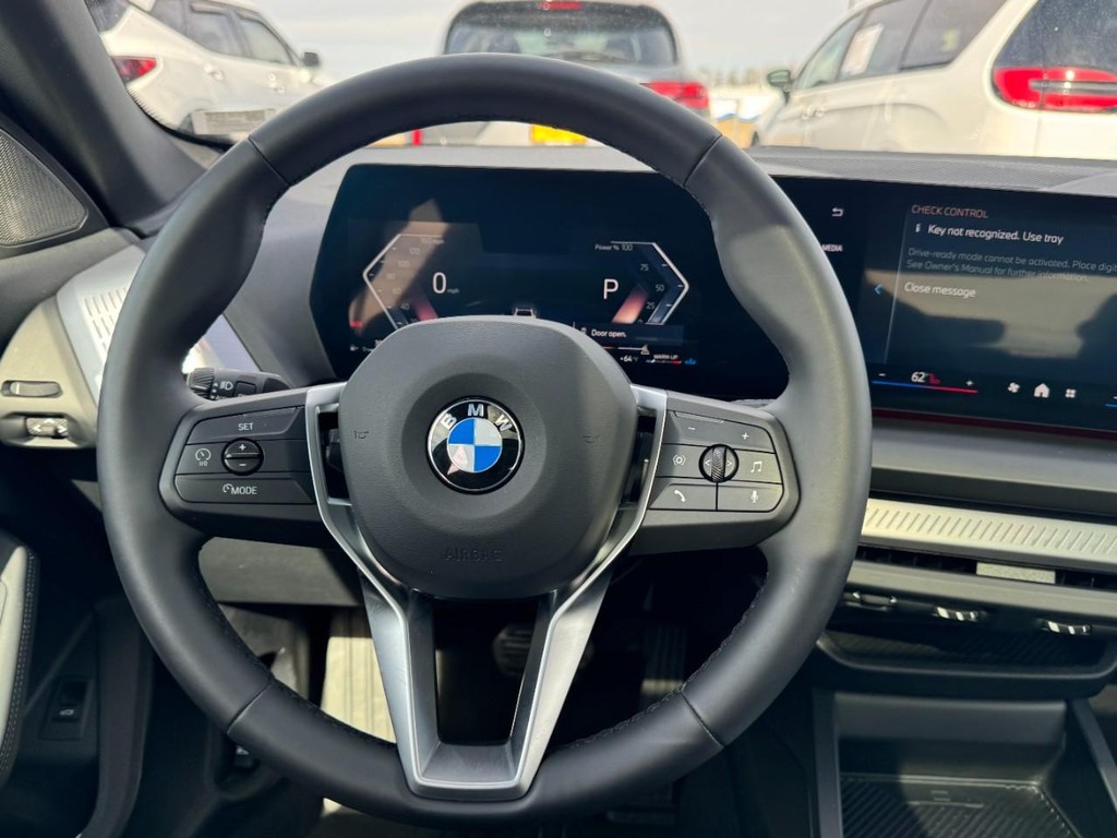 BMW 2 Series Vehicle Full-screen Gallery Image 13