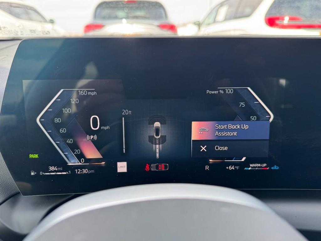 BMW 2 Series Vehicle Full-screen Gallery Image 21