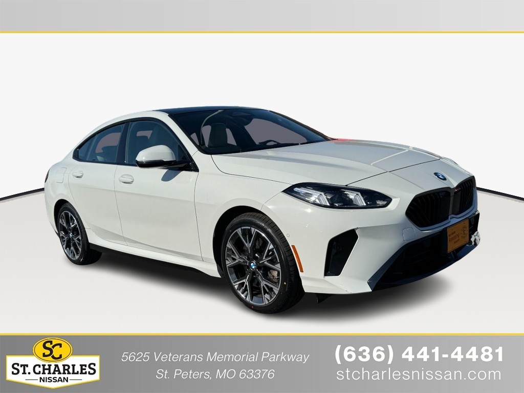 BMW 2 Series Vehicle Full-screen Gallery Image 01