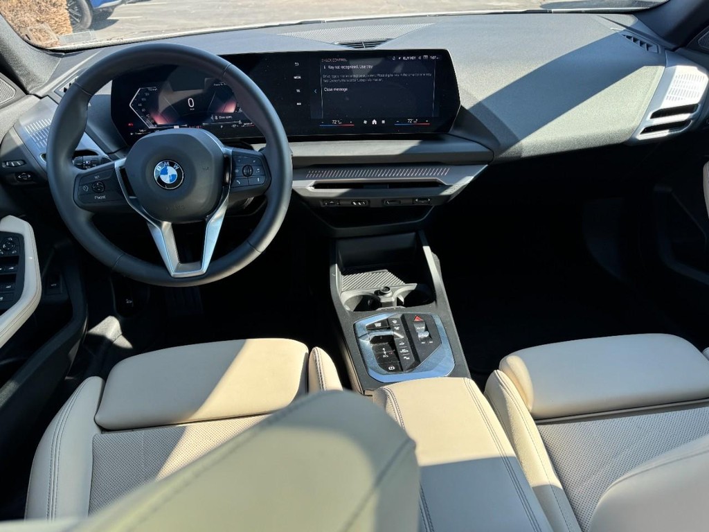 BMW 2 Series Vehicle Full-screen Gallery Image 12