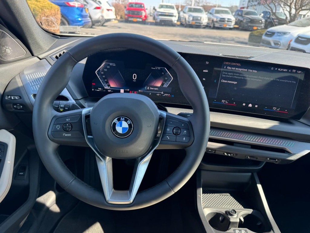 BMW 2 Series Vehicle Full-screen Gallery Image 13