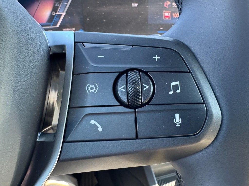 BMW 2 Series Vehicle Full-screen Gallery Image 18