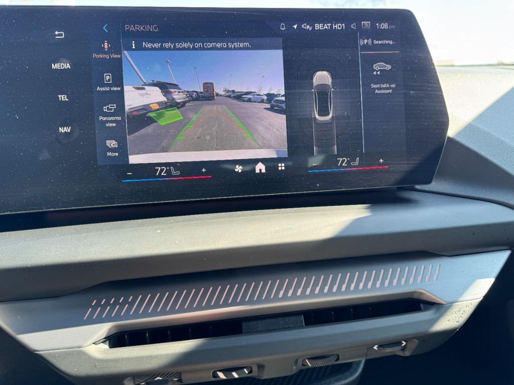 BMW 2 Series Vehicle Full-screen Gallery Image 20