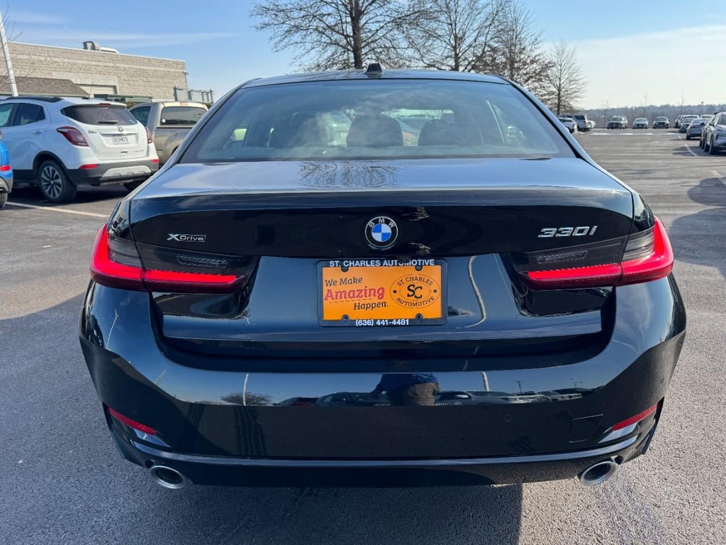 BMW 3 Series Vehicle Full-screen Gallery Image 04